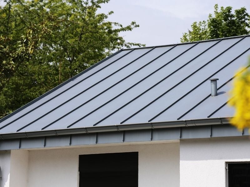 how long does a metal roof last